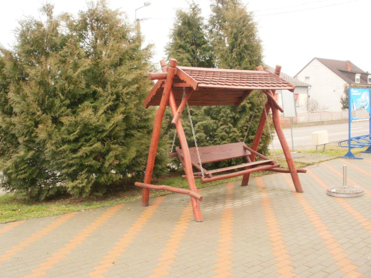 Hangulat Szallo Zalaszentbalazs Exterior foto