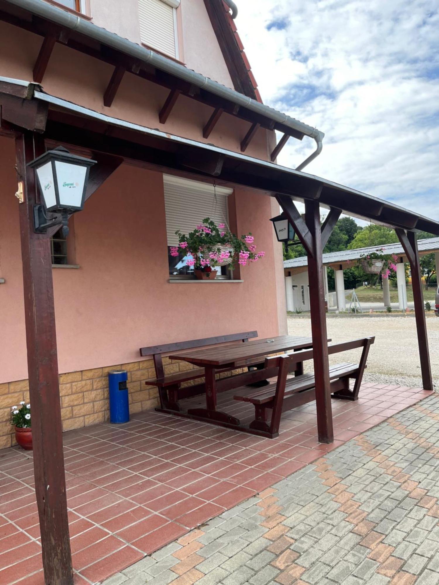 Hangulat Szallo Zalaszentbalazs Exterior foto